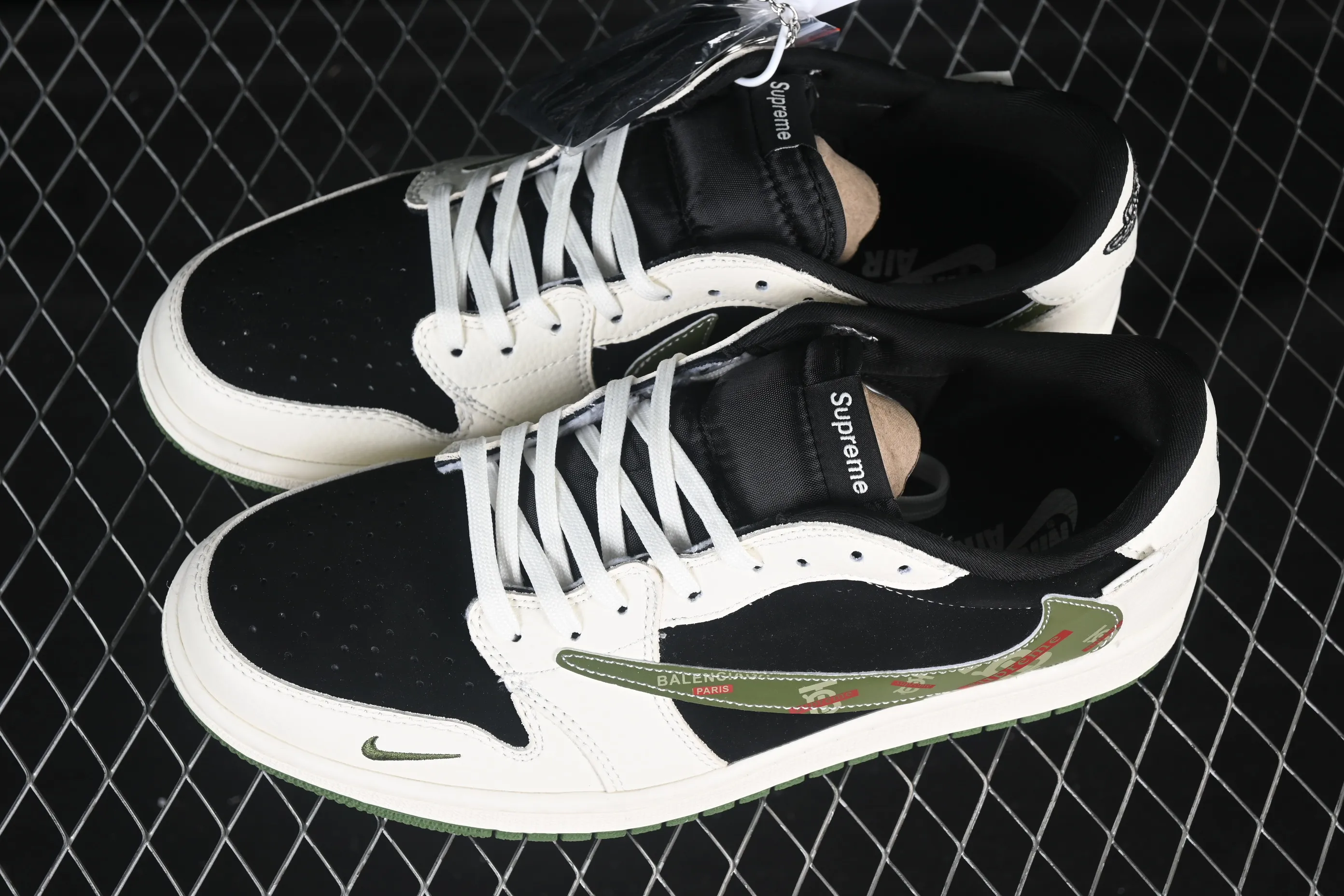All categories Air Jordan Jordan series basketball shoes Air Jordan 1 Low High-end customized low-top sneakers Travis Scott x Fragment Design x Air Jordan 1 Low OG SP Joe 1 Burberry joint beige black green hook low-top cultural casual sneakers XS2024-032